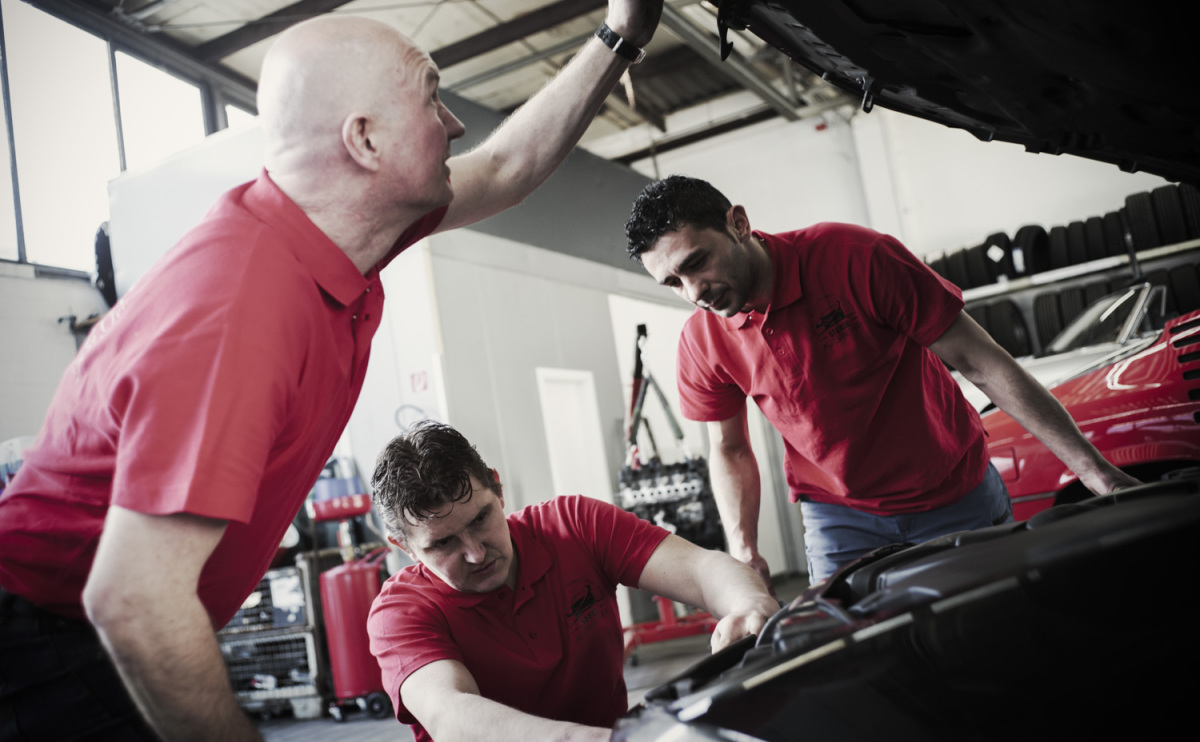 Professionelle Inspektion und Hauptuntersuchung in Autowerkstatt Düsseldorf-Rath